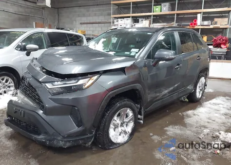 2024 Toyota Rav4 Xle z USA, uszkodzony, nr VIN 2T3P1RFV8RC442232